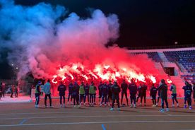Ultrașii FCU Craiova, prezenți la antrenament » Mesaj clar transmis jucătorilor: „Știința bate Dinamo”