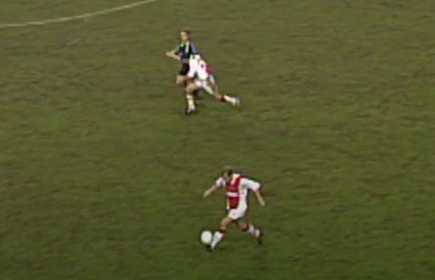 Gestul sfidător care l-a transformat în cel mai hulit fotbalist din Rotterdam » Au trecut 28 de ani, dar încă nu are curaj să meargă la meciurile lui Feyenoord