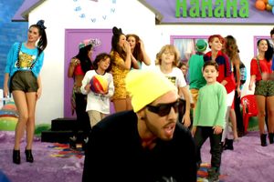 În urmă cu 12 ani, David Popovici apărea într-un videoclip al lui Velea, Smiley și Don Baxter » Imaginile au devenit abia acum virale