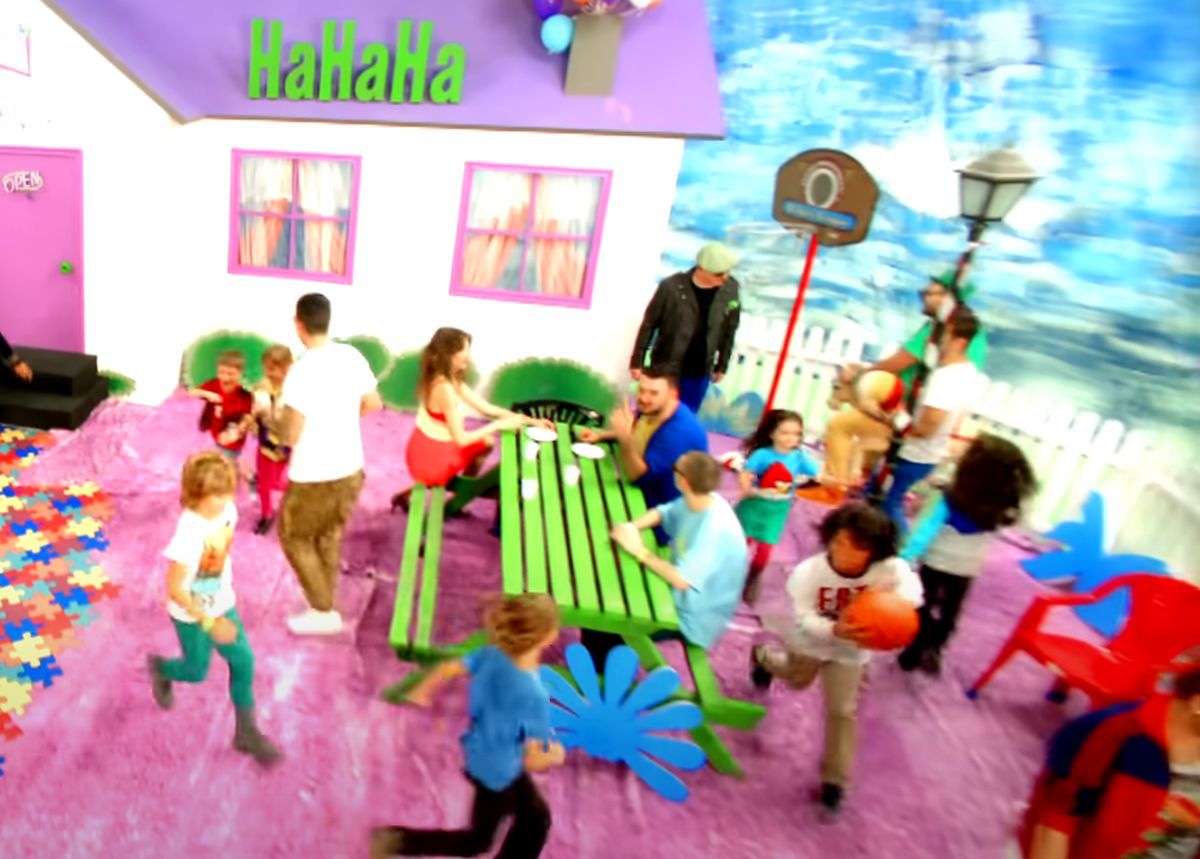 David Popovici a apărut în videoclipul melodiei „Cai verzi pe pereți”