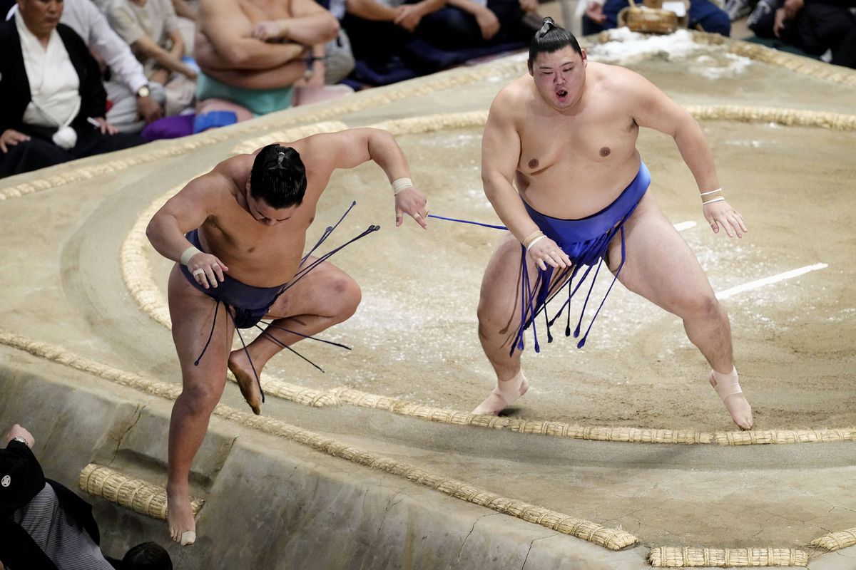 Un mongol a devenit yokozuna într-o ceremonie „mistică”: doar 73 de oameni mai reușiseră asta în istorie » Imagini rare de la Tokyo