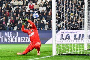 Băiatul unui fost campion mondial, în locul lui Horațiu Moldovan? » Portarul are concurență mare la Sassuolo!