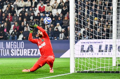Băiatul unui fost campion mondial, în locul lui Horațiu Moldovan? » Portarul are concurență mare la Sassuolo!
