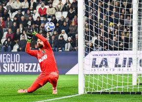 Băiatul unui fost campion mondial, în locul lui Horațiu Moldovan? » Portarul are concurență mare la Sassuolo!