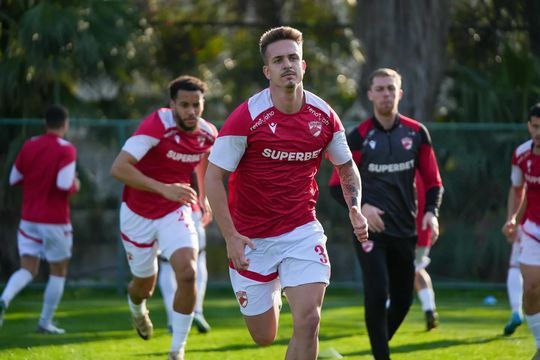 Alex Pop a semnat cu Dinamo un contract până în vara lui 2027. Sursa: facebook/Dinamo