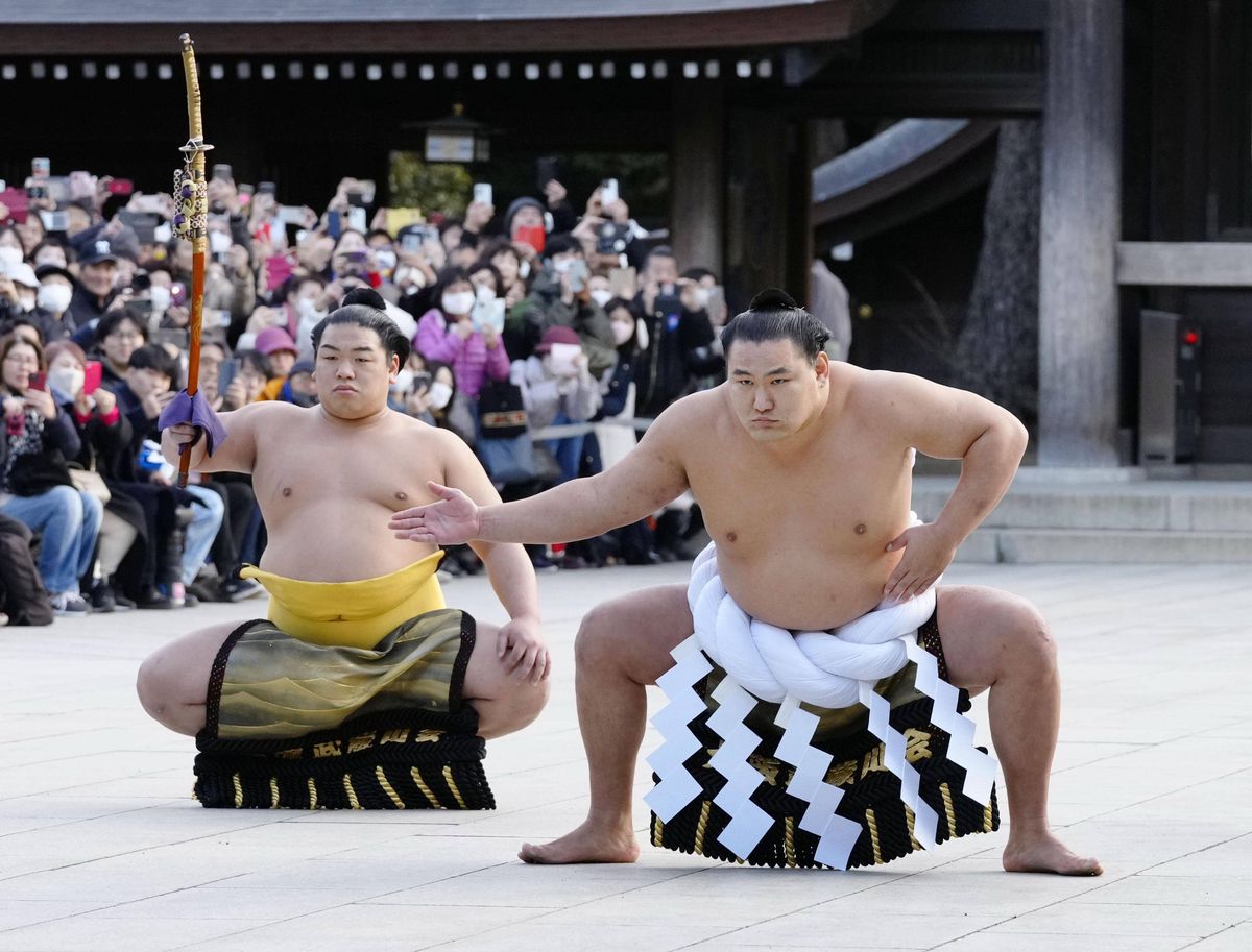 Un mongol a devenit yokozuna într-o ceremonie „mistică”: doar 73 de oameni mai reușiseră asta în istorie » Imagini rare de la Tokyo