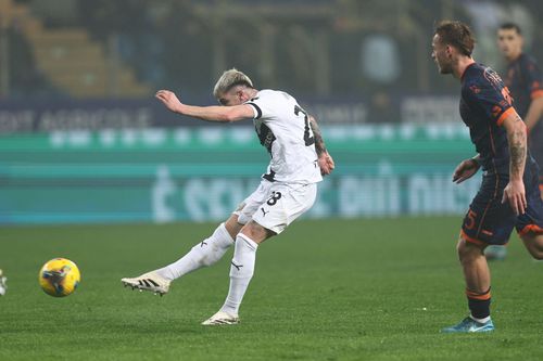 Valentin Mihăilă rămâne jucătorul Parmei cu cele mai multe șuturi la poartă fără gol în acest sezon. Nu a mai marcat de pe 5 mai 2024 / Foto: Imago