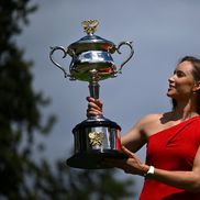 Elena Rybakina cu trofeul de la Australian Open Foto: Imago Images