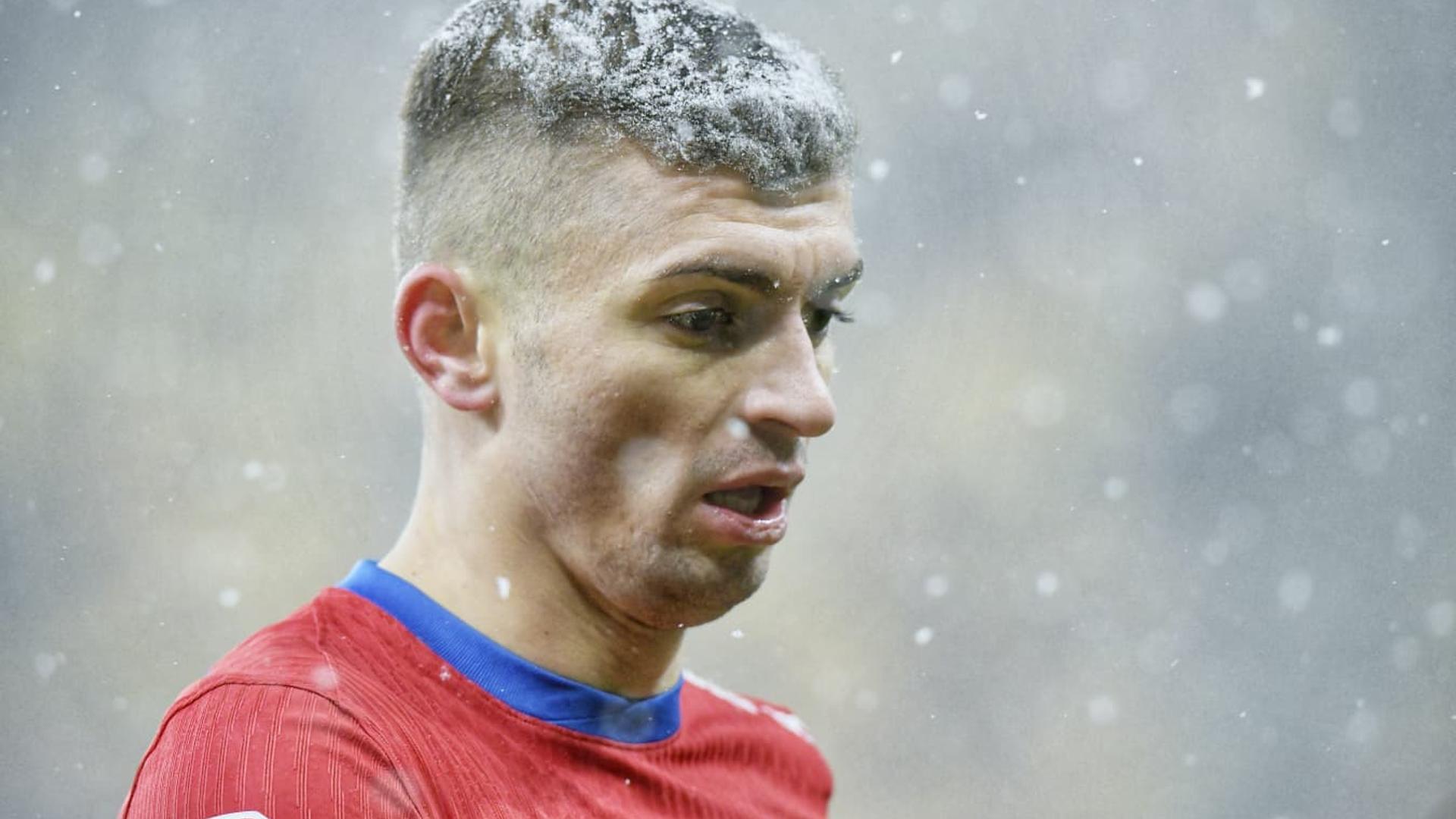Florin Tănase în echipamentul FCSB, pregătit pentru meciul decisiv UTA Arad – FCSB din play-off, pe terenul de fotbal. | sursa foto: Gazeta Sporturilor