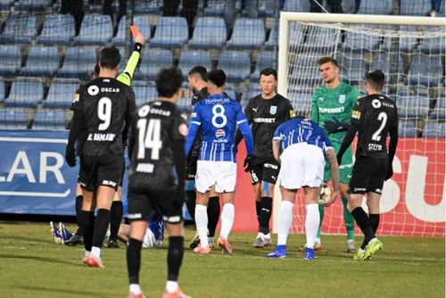 Isenko a fost eliminat în finalul meciului de la Ovidiu. Foto: sportpictures.eu