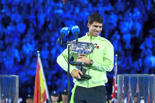 Carlos Alcaraz (22 de ani, 1 ATP) i-a transmis un mesaj lui Novak Djokovic (38 de ani, 4 ATP), după ce l-a învins în finala Australian Open/ foto Imago Images