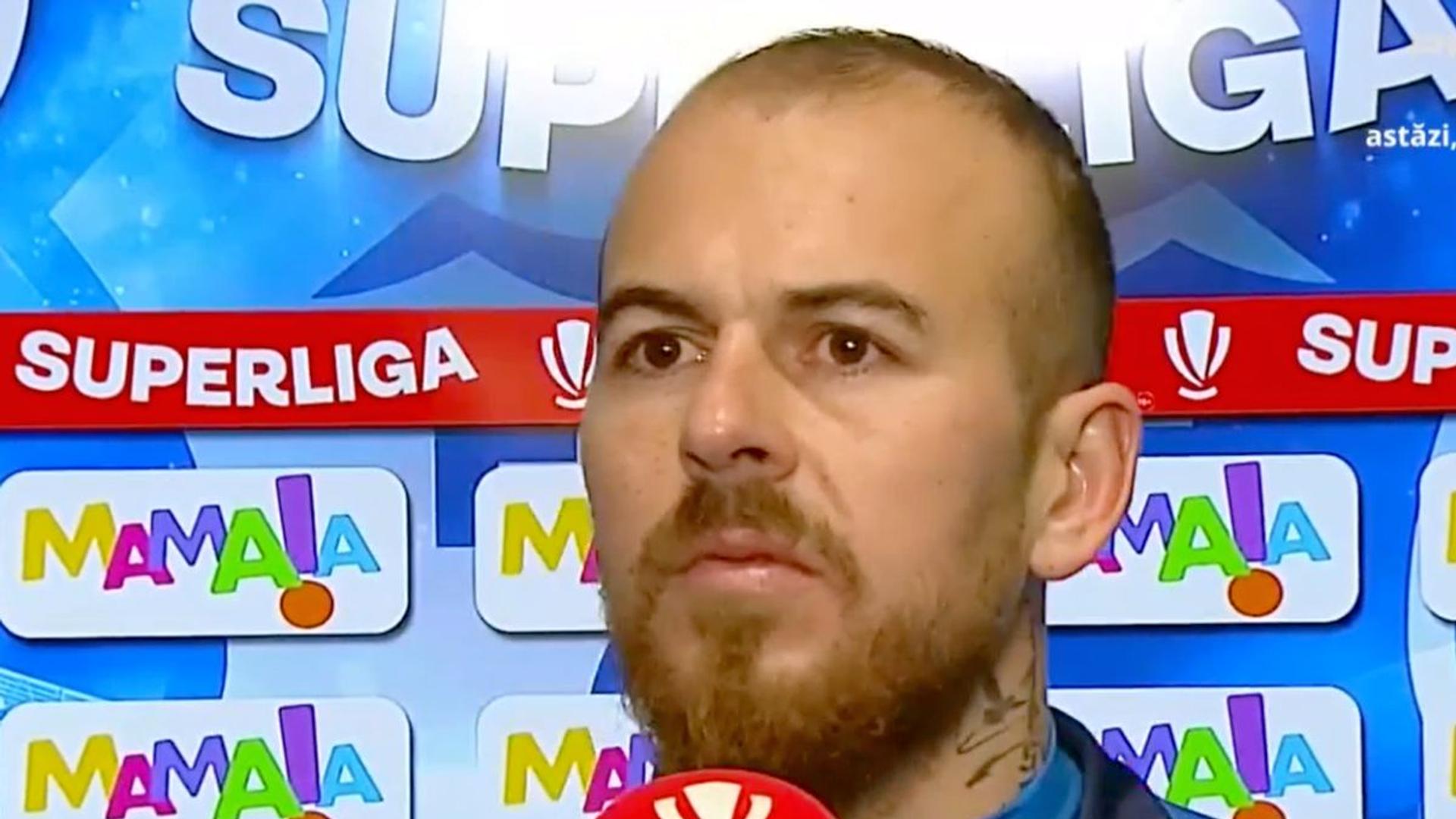 Denis Alibec nemulțumit pe teren în tricoul Farul Constanța, pregătindu-se pentru barajul Liga 1 cu expresie tensionată și gesturi de frustrare. | sursa foto: Gazeta Sporturilor Denis Alibec nemulțumit pe teren în tricoul Farul Constanța, pregătindu-se pentru barajul Liga 1 cu expresie tensionată și gesturi de frustrare. | sursa foto: Gazeta Sporturilor