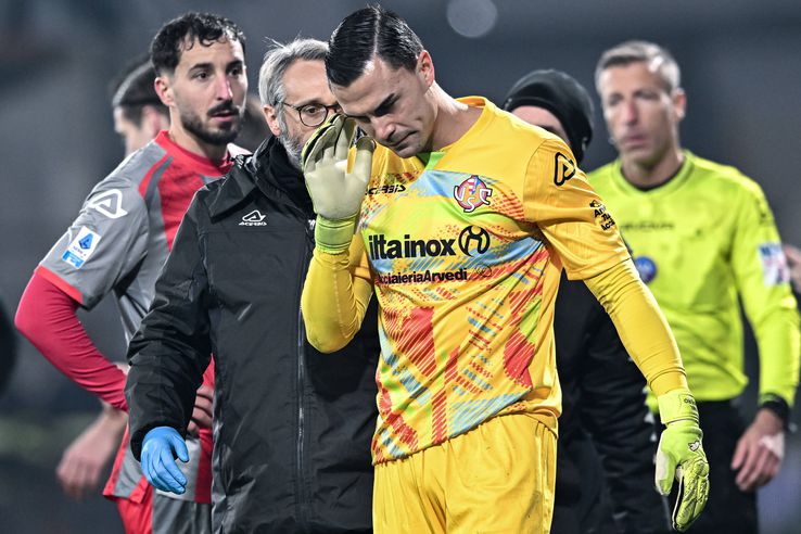 Emil Audero, portarul lui Cremonese, luat la țintă de suporterii lui Inter // FOTO: Imago Images
