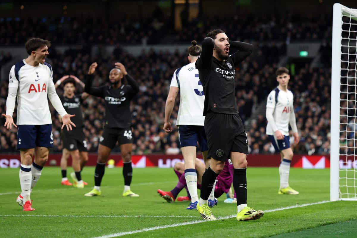 Radu Drăgușin în Tottenham - Manchester City