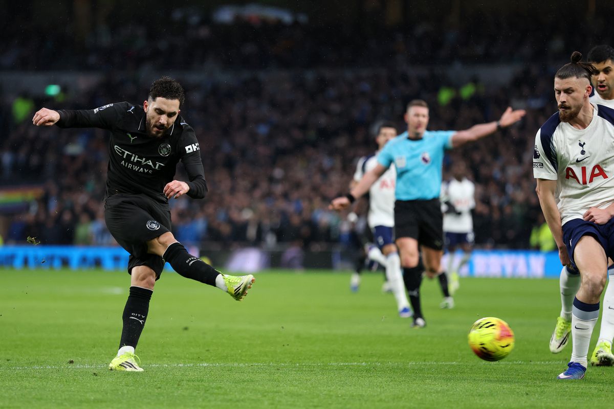 Radu Drăgușin în Tottenham - Manchester City