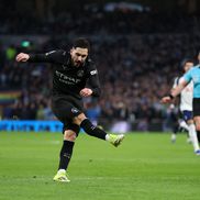 Radu Drăgușin, în acțiune în Spurs - Manchester City // foto: Guliver/gettyimages