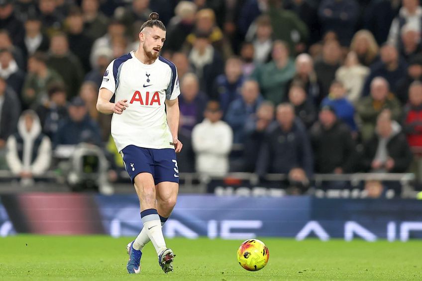 Radu Drăgușin, în acțiune în Spurs - Manchester City // foto: Imago Images