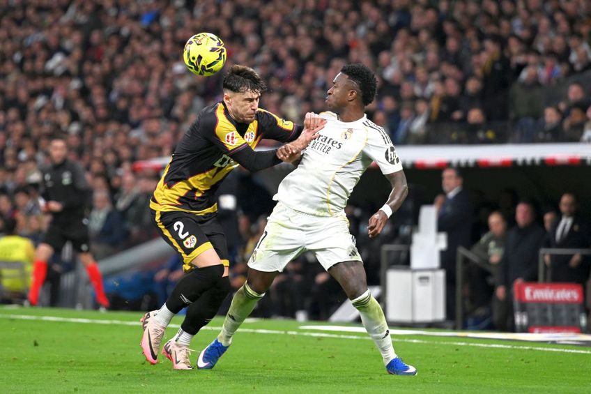 Andrei Rațiu, în duel cu Vinicius // foto: Guliver/gettyimages