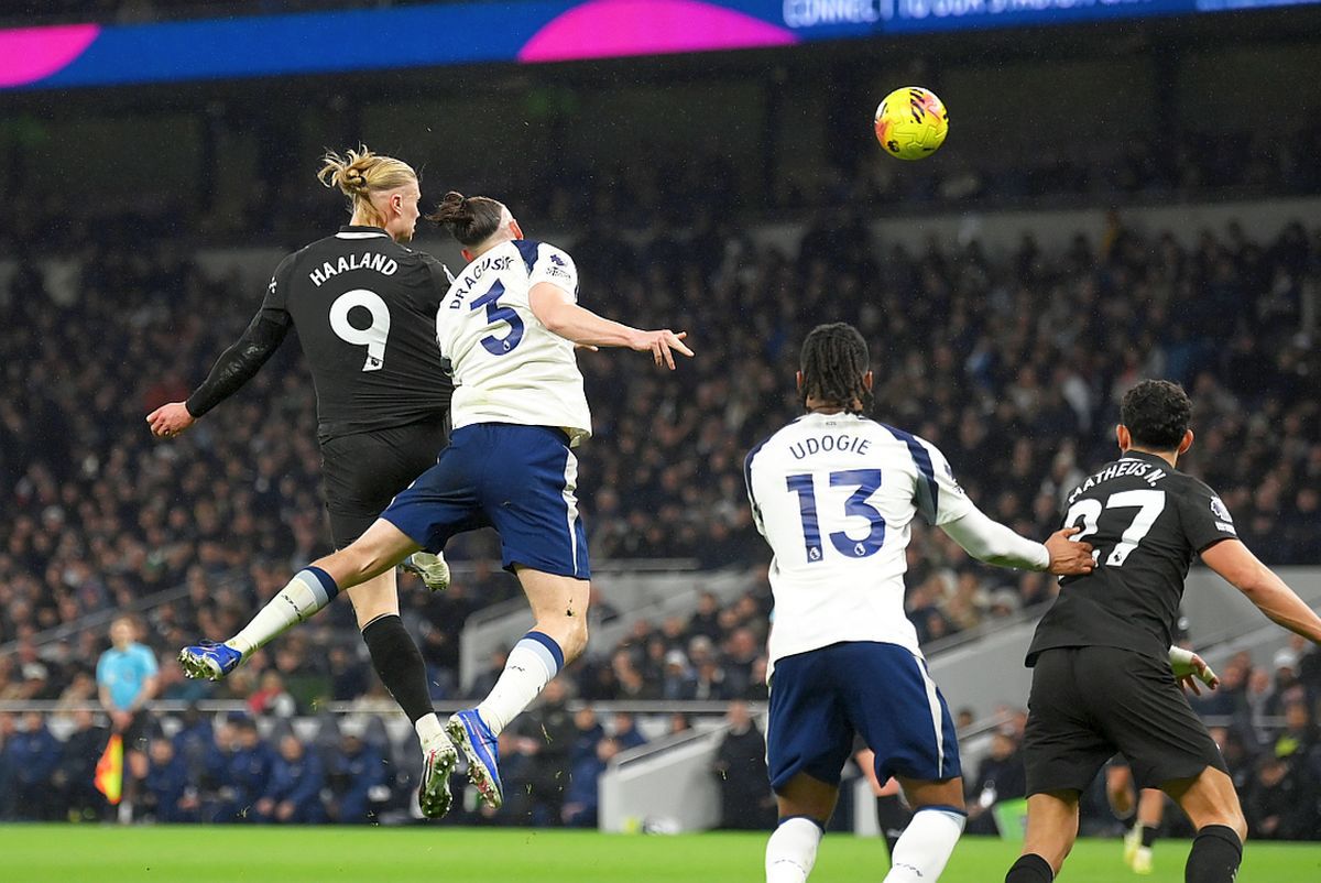 Radu Drăgușin în Tottenham - Manchester City