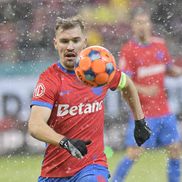 Darius Olaru în FCSB - Csikszereda // FOTO: Cristi Preda (GSP.ro)
