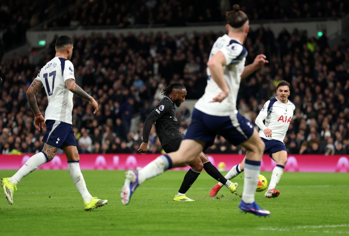 Radu Drăgușin în Tottenham - Manchester City