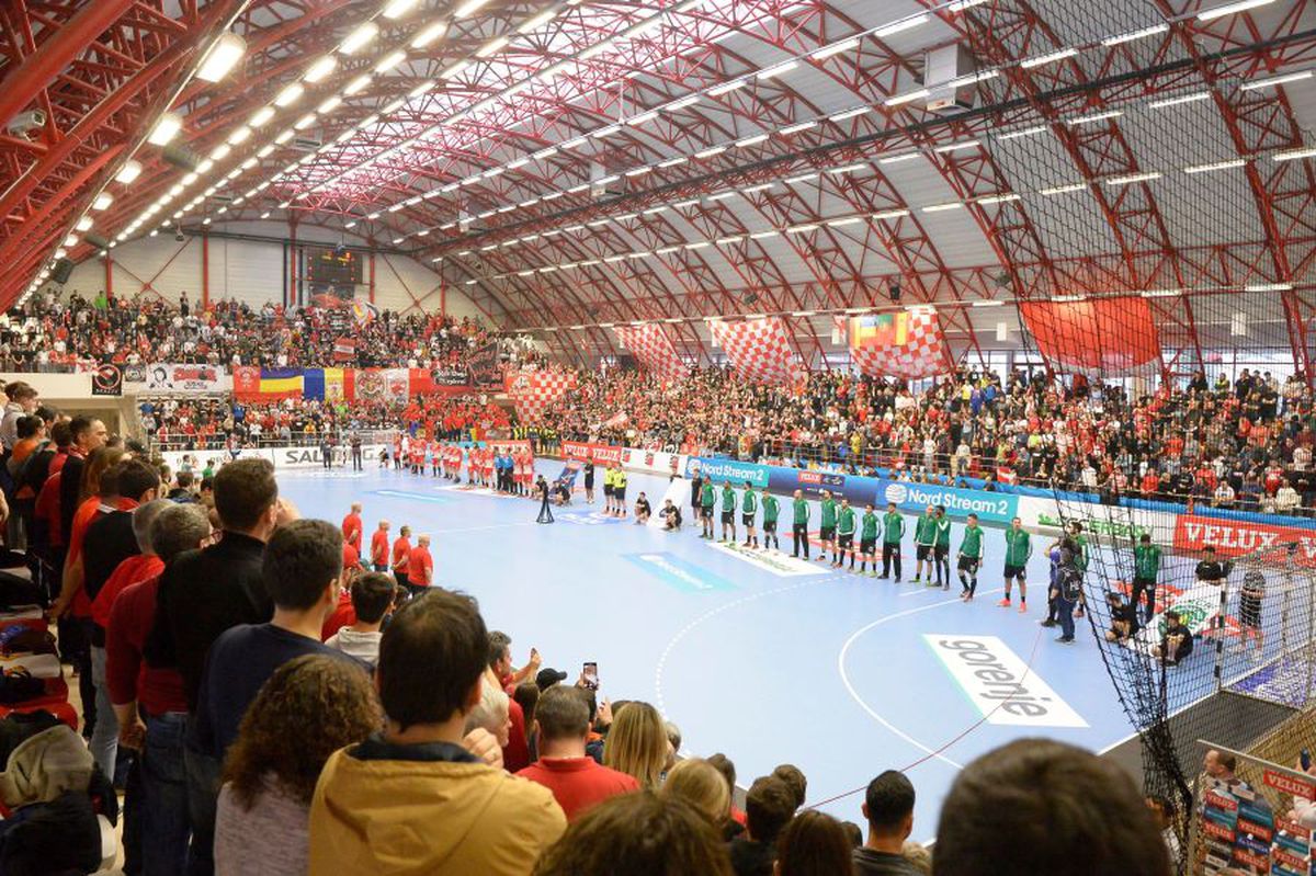 DINAMO - SPORTING 26-24 // VIDEO + FOTO Momente impresionante în Sala Dinamo! Handbaliștii au celebrat calificarea alături de galerie, într-o atmosferă irespirabilă