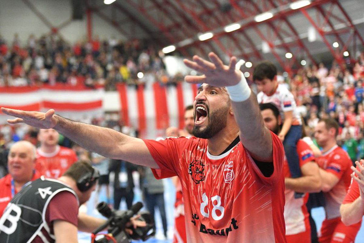 DINAMO - SPORTING 26-24 // VIDEO + FOTO Momente impresionante în Sala Dinamo! Handbaliștii au celebrat calificarea alături de galerie, într-o atmosferă irespirabilă