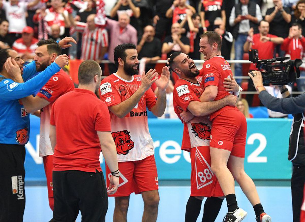 DINAMO - SPORTING 26-24 // VIDEO + FOTO Momente impresionante în Sala Dinamo! Handbaliștii au celebrat calificarea alături de galerie, într-o atmosferă irespirabilă