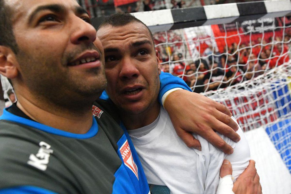 DINAMO - SPORTING 26-24 // VIDEO + FOTO Momente impresionante în Sala Dinamo! Handbaliștii au celebrat calificarea alături de galerie, într-o atmosferă irespirabilă