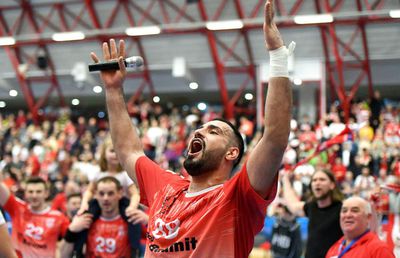 DINAMO - SPORTING 26-24 // VIDEO + FOTO Momente impresionante în Sala Dinamo! Handbaliștii au celebrat calificarea alături de galerie, într-o atmosferă irespirabilă