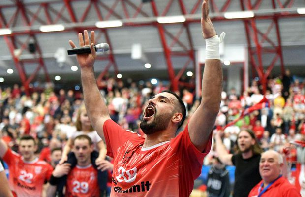 DINAMO - SPORTING 26-24 // VIDEO + FOTO Momente impresionante în Sala Dinamo! Handbaliștii au celebrat calificarea alături de galerie, într-o atmosferă irespirabilă