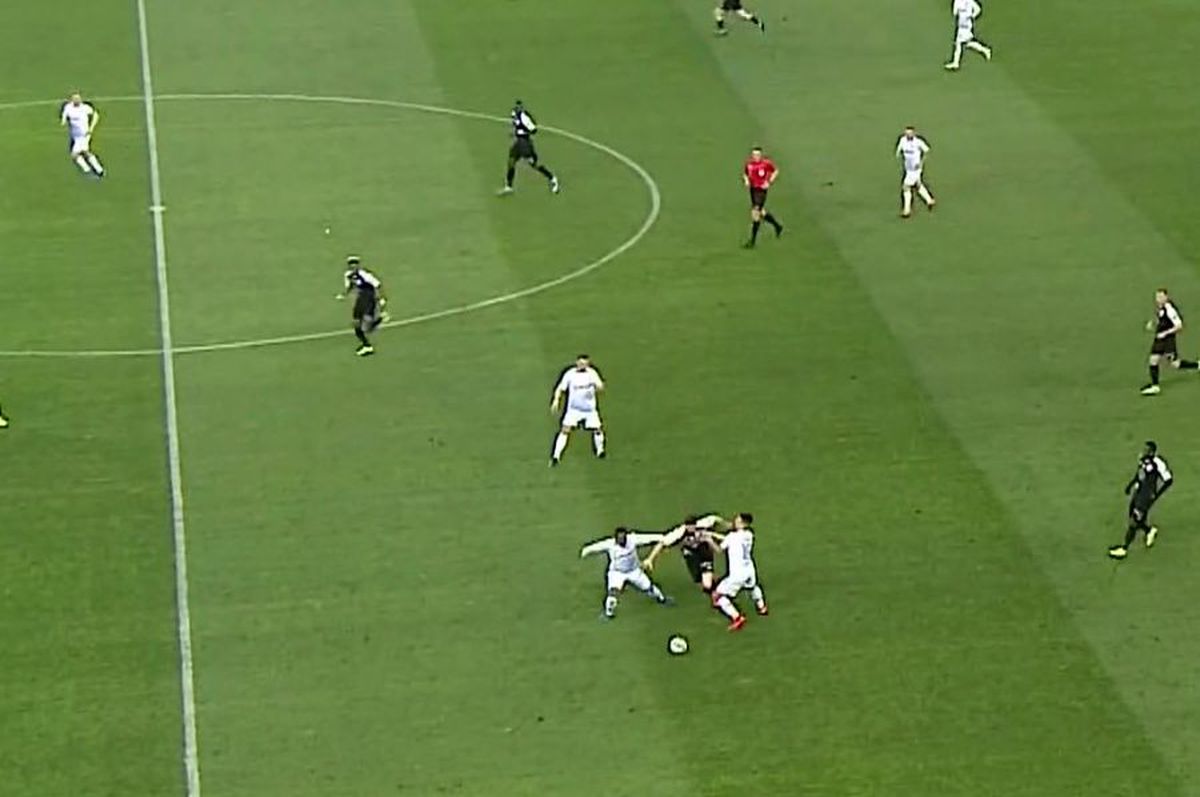 CRAIOVA - GAZ METAN // FOTO Greșeli mari de arbitraj: oltenii au trecut în avantaj după o eroare a lui Horațiu Feșnic + penalty neacordat pentru oaspeți