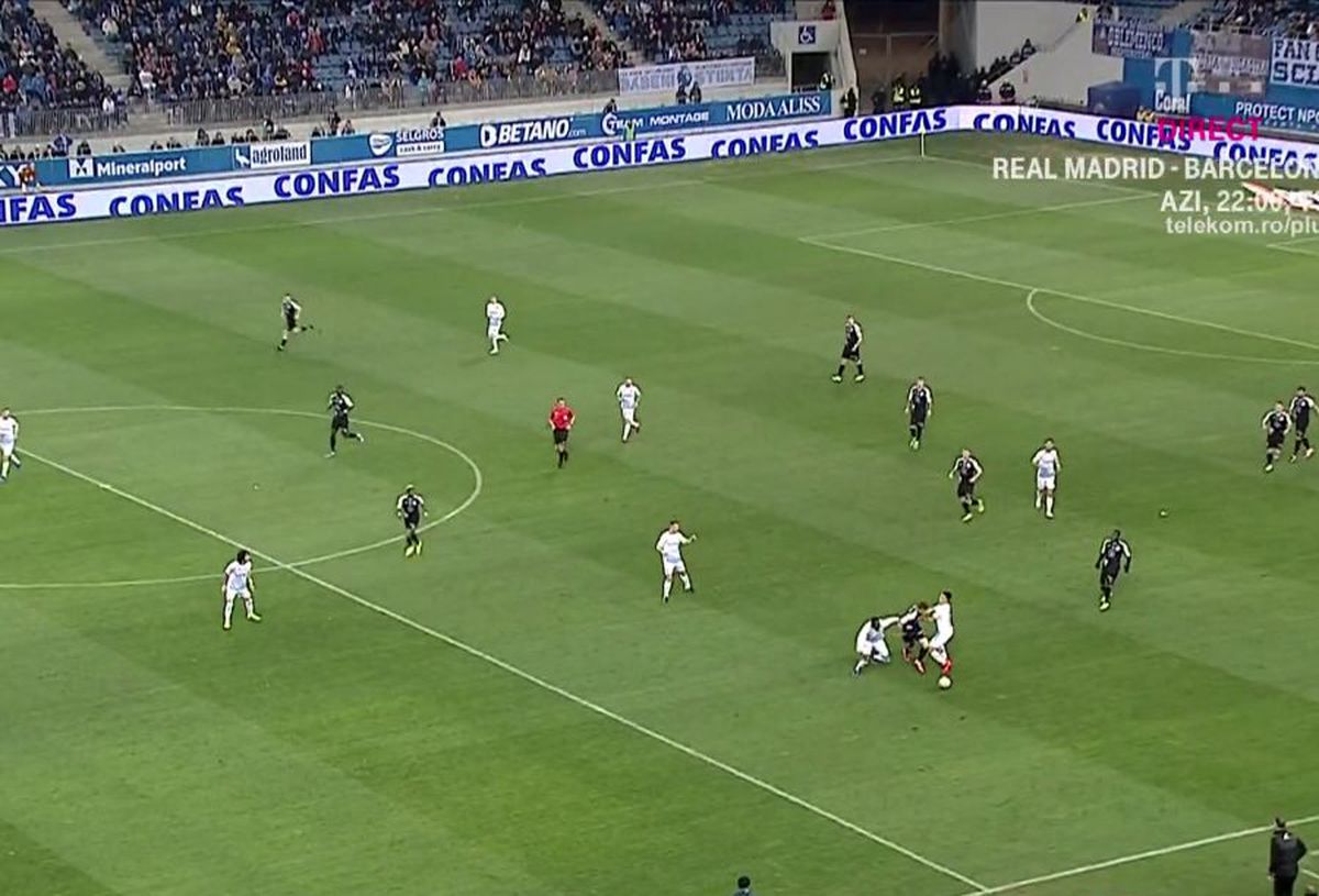 CRAIOVA - GAZ METAN // FOTO Greșeli mari de arbitraj: oltenii au trecut în avantaj după o eroare a lui Horațiu Feșnic + penalty neacordat pentru oaspeți