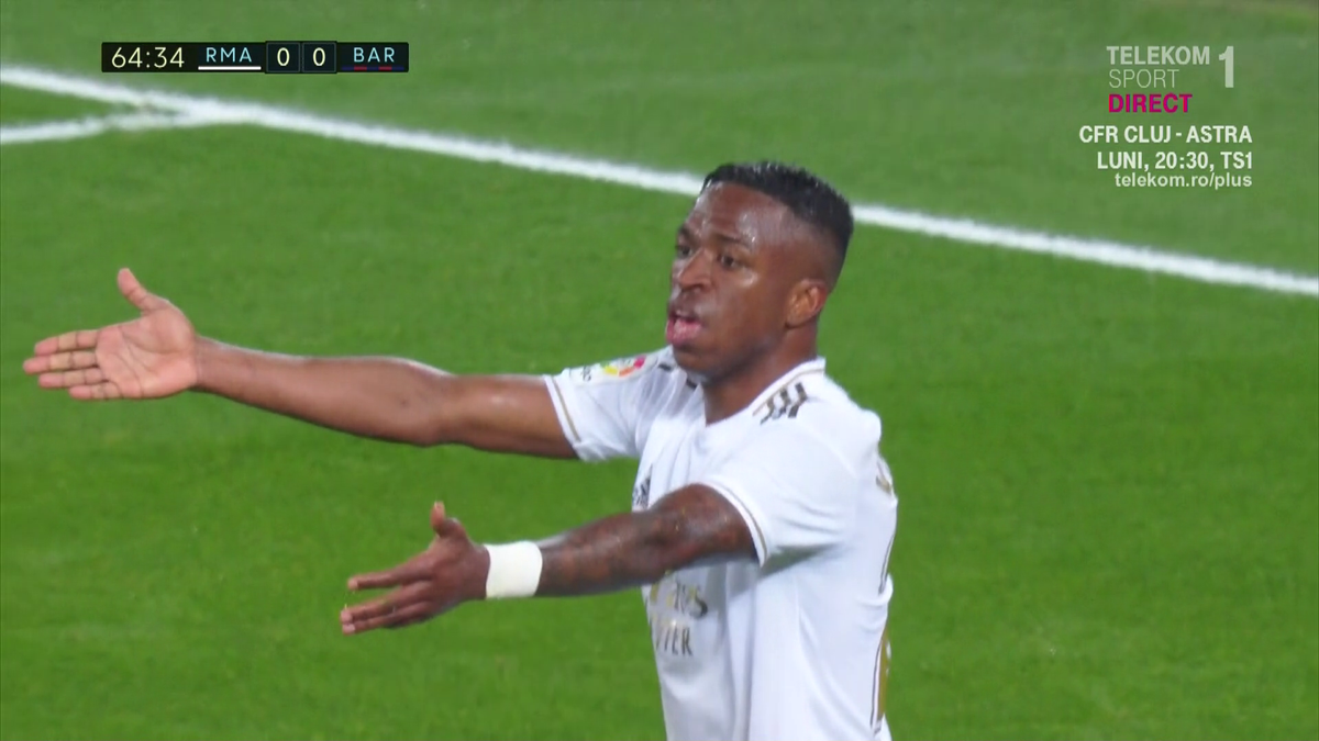 REAL MADRID - BARCELONA // FOTO A greșit VAR-ul la El Clasico? Vinicius, călcat de Arthur în careu
