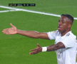 REAL MADRID - BARCELONA // FOTO A greșit VAR-ul la El Clasico? Vinicius, călcat de Arthur în careu