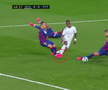 REAL MADRID - BARCELONA // FOTO A greșit VAR-ul la El Clasico? Vinicius, călcat de Arthur în careu