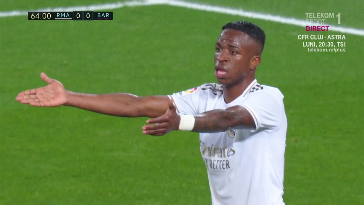 REAL MADRID - BARCELONA // FOTO A greșit VAR-ul la El Clasico? Vinicius, călcat de Arthur în careu