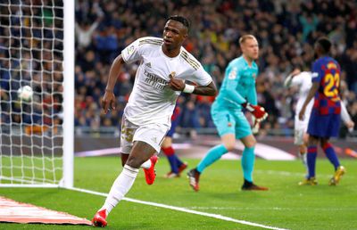 REAL MADRID - BARCELONA 2-0 // VIDEO + FOTO „Galacticii” s-au întors! Real rupe seria de invincibilitate a Barcelonei și urcă pe primul loc! Messi, inexistent în El Clasico