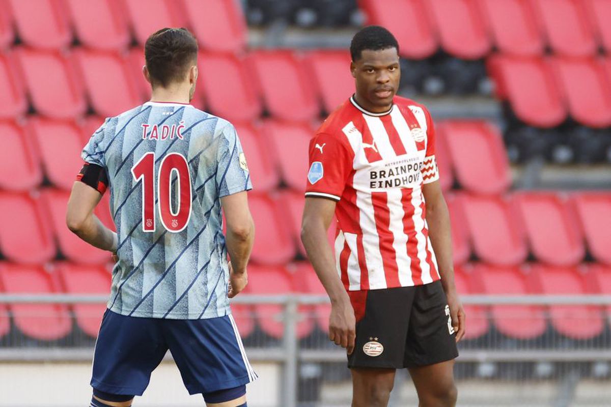 Incidente la derby-ul PSV - Ajax: insulte între căpitani, Tadic lovit în cap de ultrașii gazdelor!
