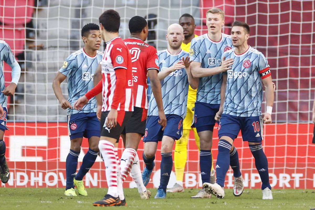 Incidente la derby-ul PSV - Ajax: insulte între căpitani, Tadic lovit în cap de ultrașii gazdelor!