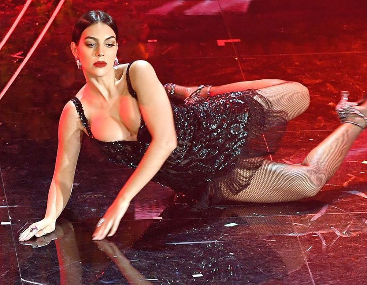 Banii vorbesc! TOP 10 cele mai bogate iubite de fotbaliști: Georgina lui Cristiano nici nu se atinge de top 3!