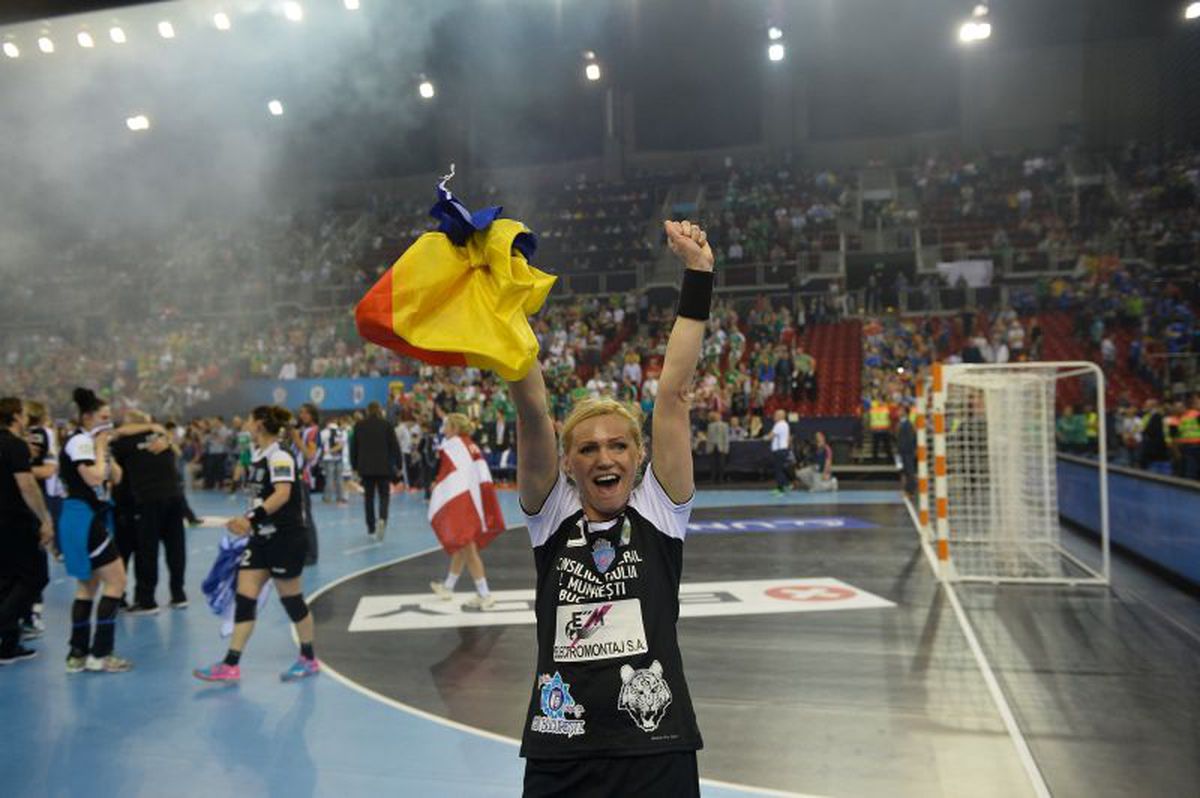 INTERVIU » Iulia Curea, „secund” la CSM București, despre trecerea de la cariera de jucătoare la cea de antrenoare: „Vreau să fiu profesorul pe care să nu-l prindă elevii cu lecția nefăcută!”