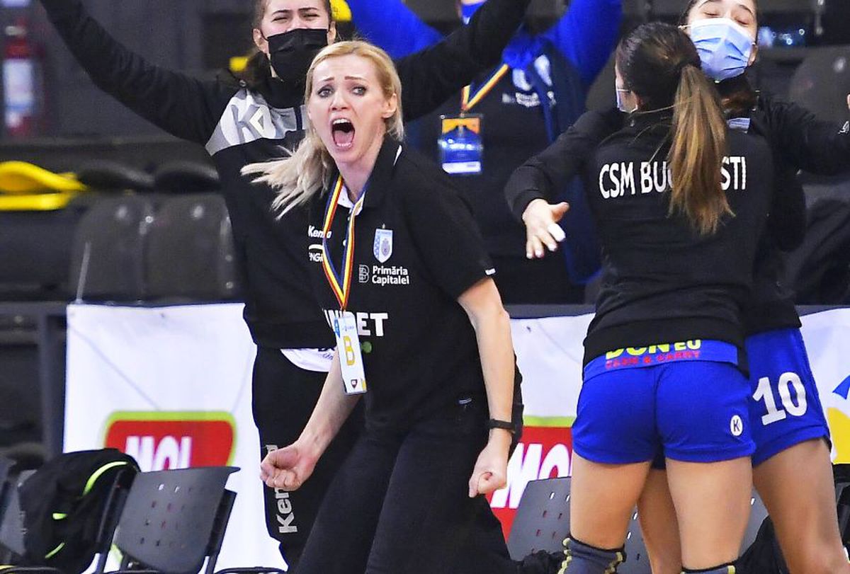 INTERVIU » Iulia Curea, „secund” la CSM București, despre trecerea de la cariera de jucătoare la cea de antrenoare: „Vreau să fiu profesorul pe care să nu-l prindă elevii cu lecția nefăcută!”