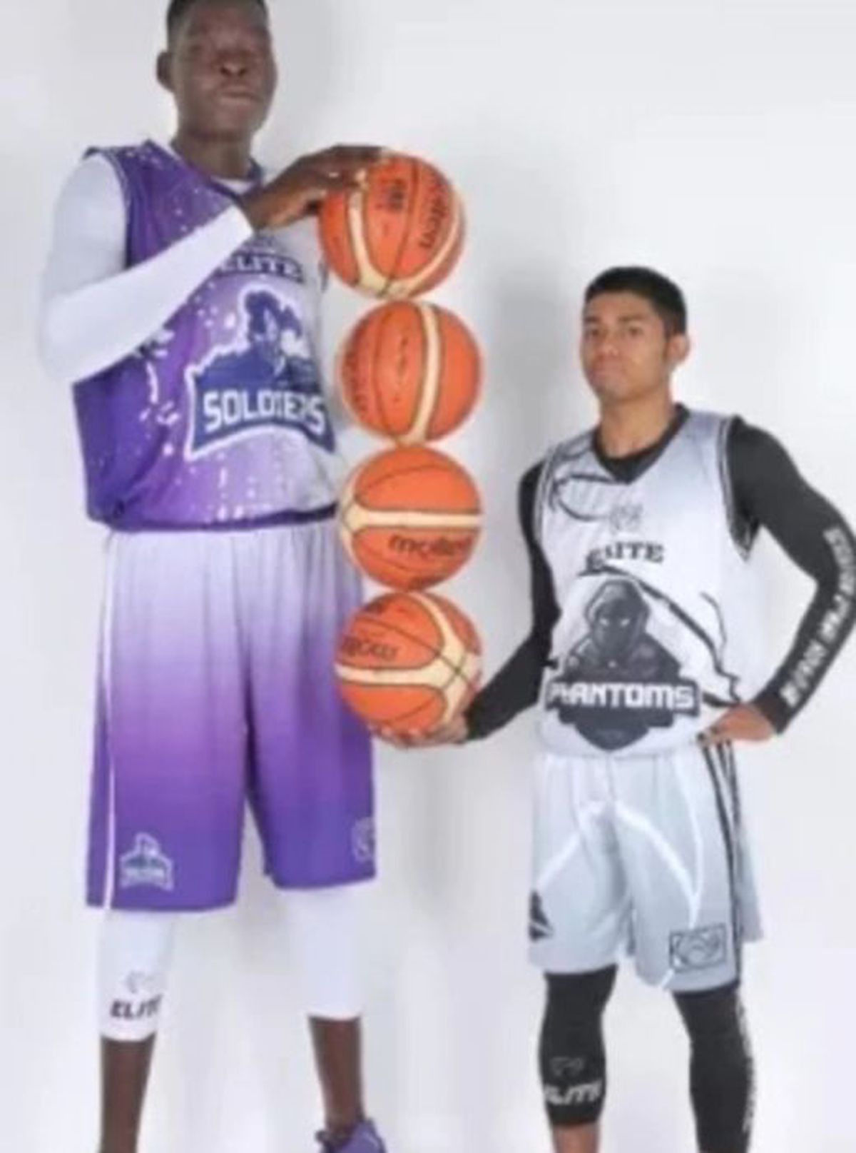 VIDEO&FOTO „Totuși, câți ani are?!” » Gigantul de 2,36 metri care poate răvăși recordurile în NBA! Imaginile cu el sunt uluitoare