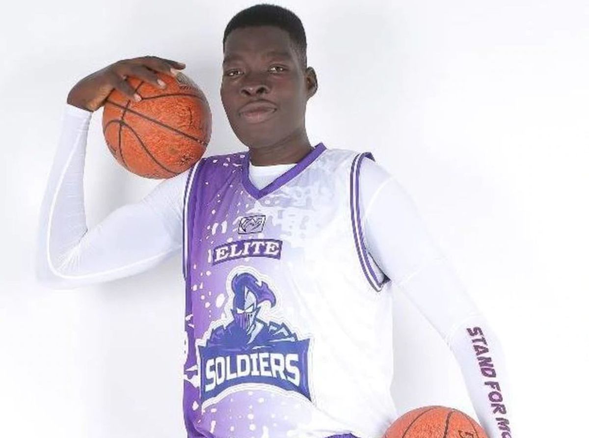 VIDEO&FOTO „Totuși, câți ani are?!” » Gigantul de 2,36 metri care poate răvăși recordurile în NBA! Imaginile cu el sunt uluitoare