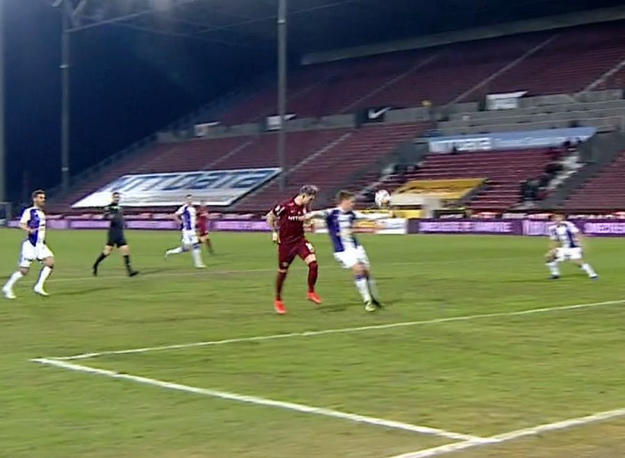 Al doilea penalty comis de Maric / Captură Look Sport Al doilea penalty comis de Maric / Captură Look Sport