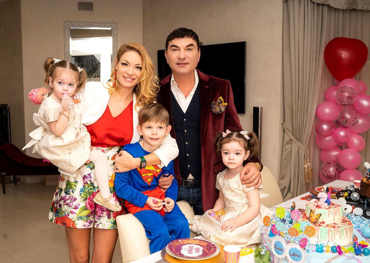 Imaginile de pe iaht cu Cristi Borcea și Valentina Pelinel au stârnit reacții jignitoare: „Ai editat prost pozele. Ăla nu are mâini, tu ești tunată toată”