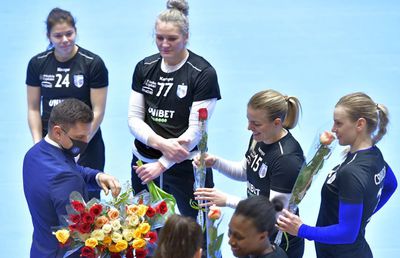 Gafă a ministrului Eduard Carol Novak! Ce le-a urat handbalistelor de la CSM București