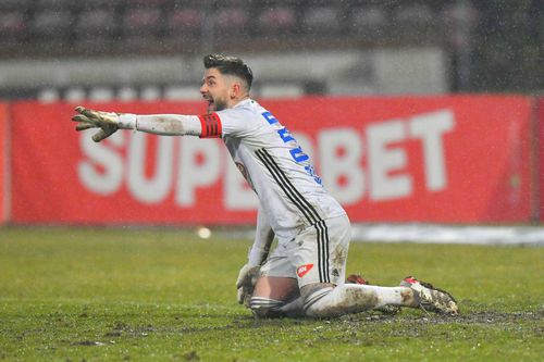 Dinamo - Sepsi. Roland Niczuly (26 de ani), portarul covăsnenilor, a ieșit accidentat de pe teren în minutul 39.