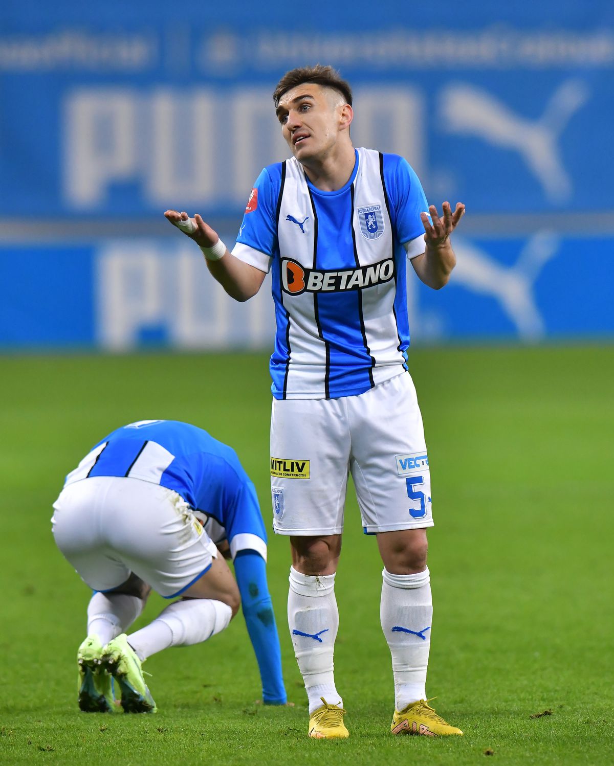 Mărțișor de râsu'-plânsu'. Universitatea Craiova a câștigat cu Argeș după un cadou al lui Tofan